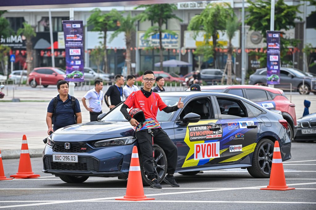 6 Bieu dien Honda Civic RS 4(1.jpg