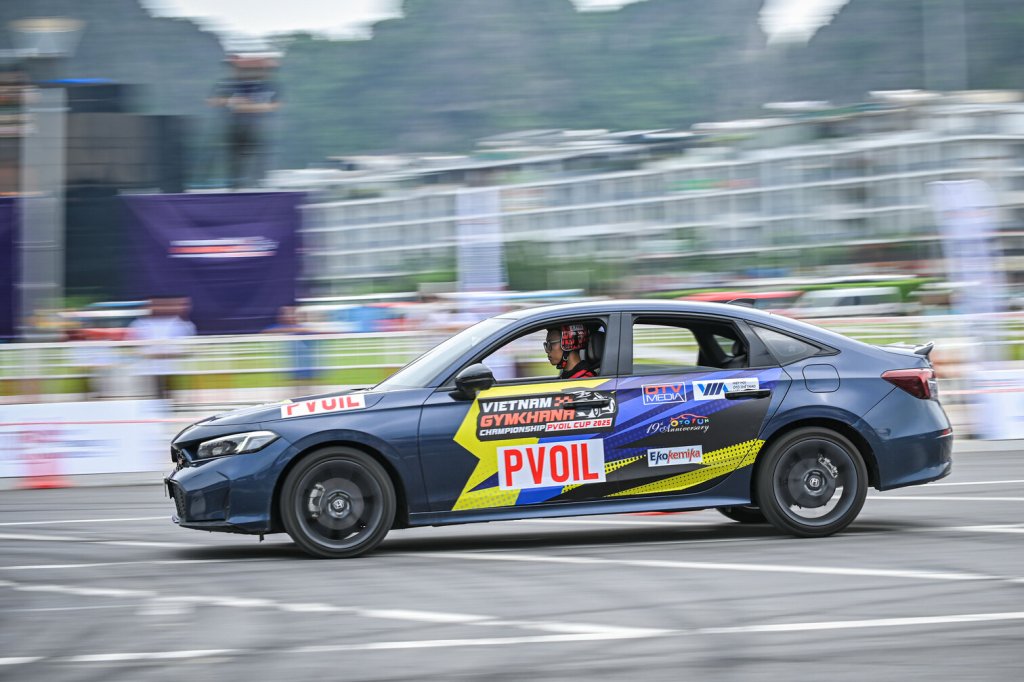 6 Bieu dien Honda Civic RS 9.jpg