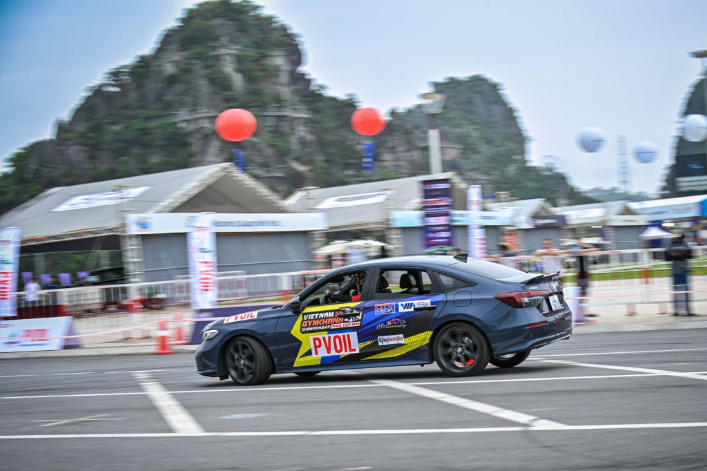 6 Bieu dien Honda Civic RS 10.jpg