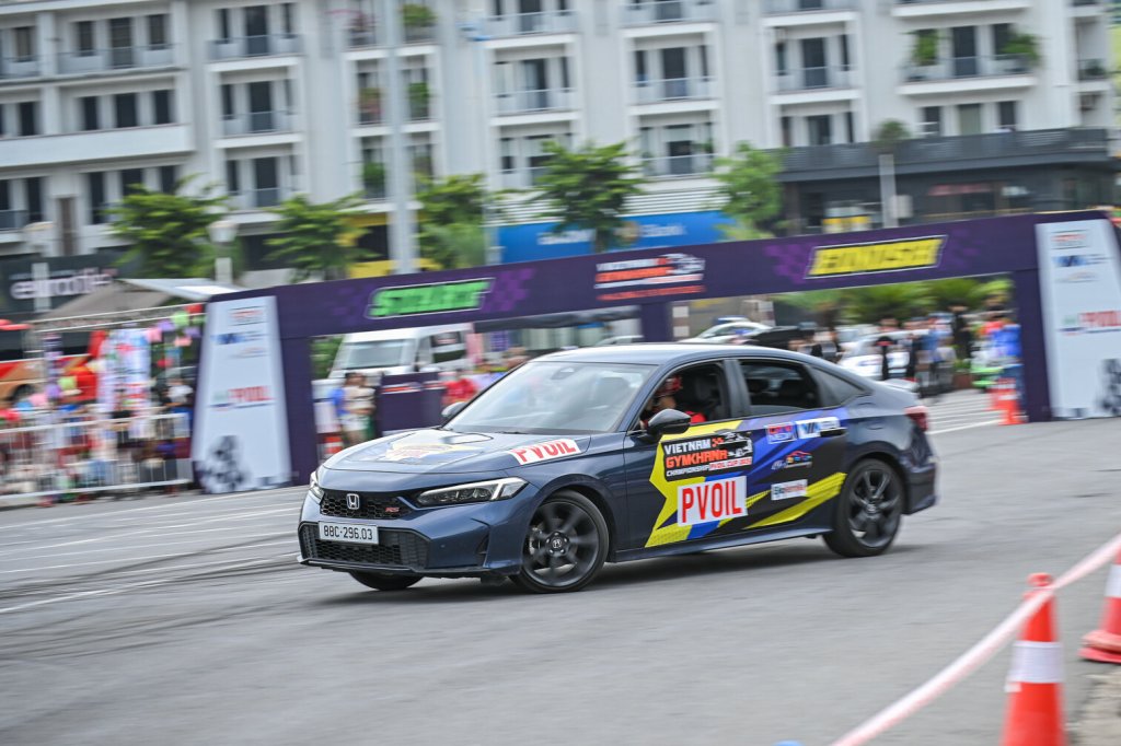 6 Bieu dien Honda Civic RS 13.jpg