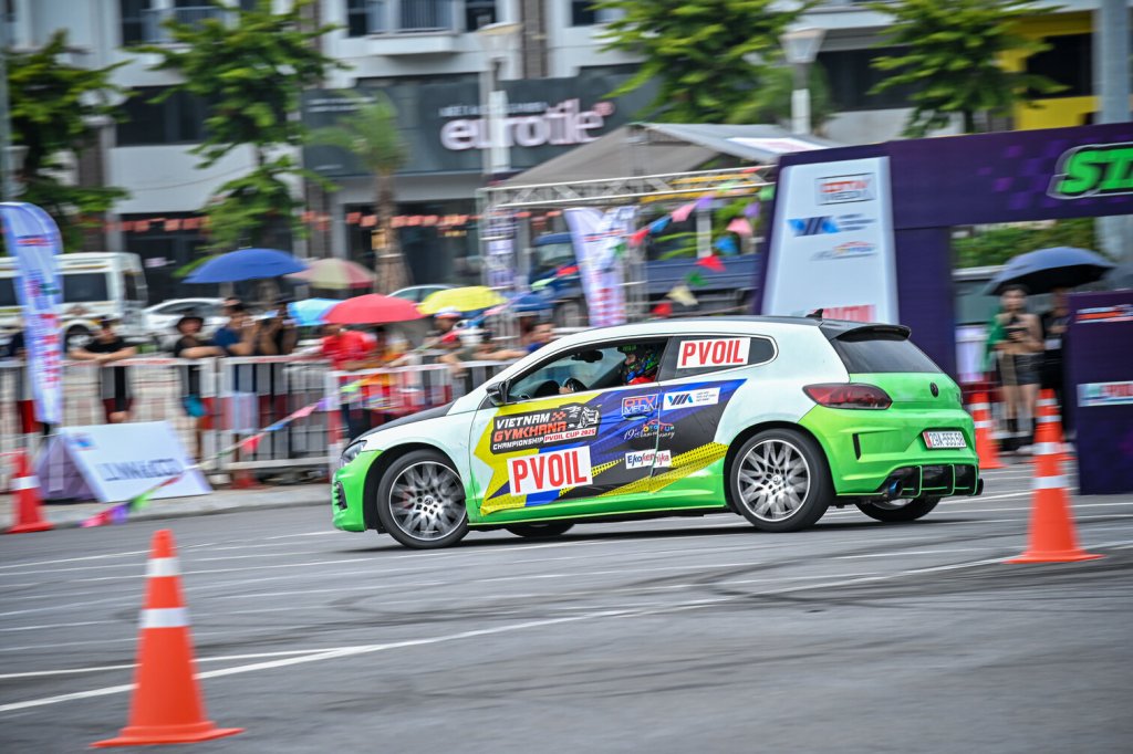 8 Thi dau 22.jpg