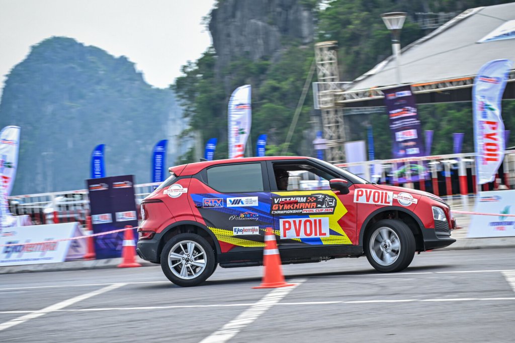 8 Thi dau 27.jpg