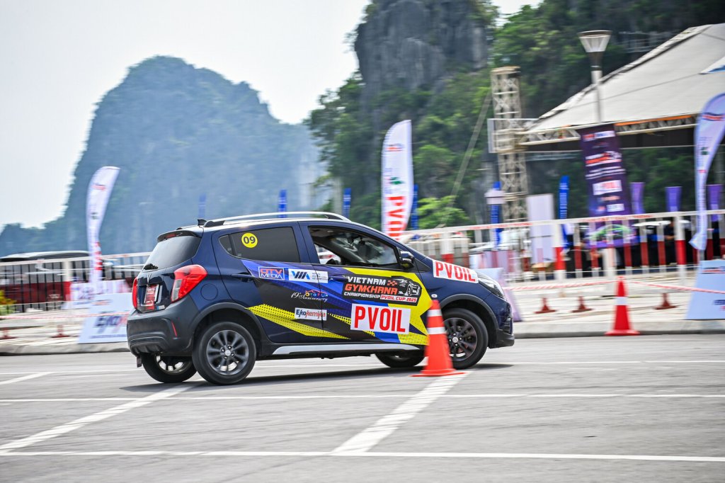 8 Thi dau 37.jpg