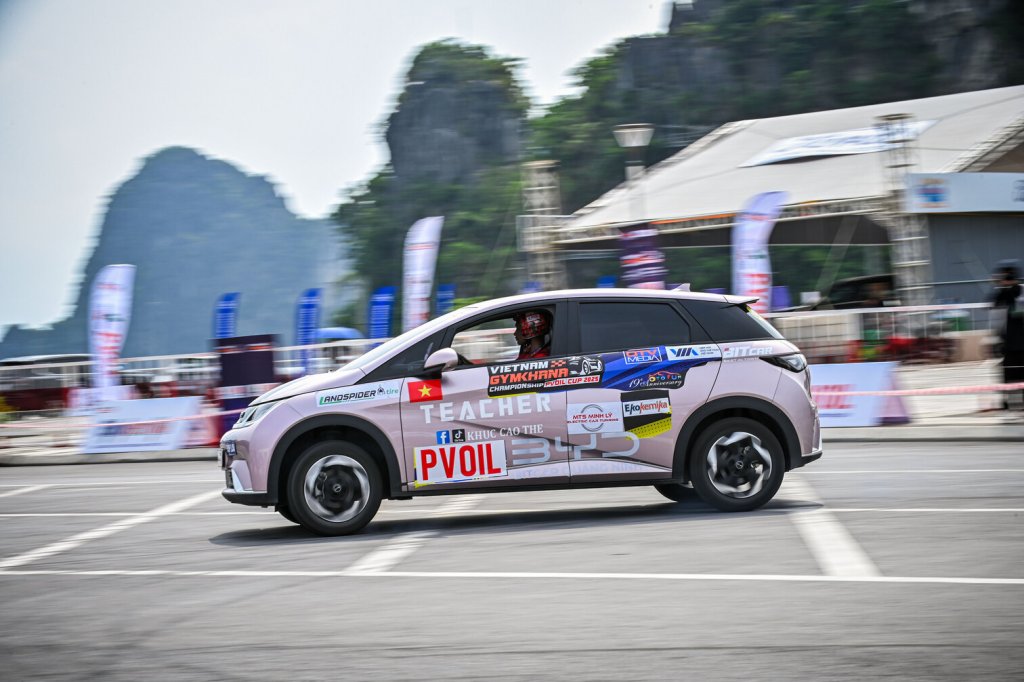 8 Thi dau 39.jpg