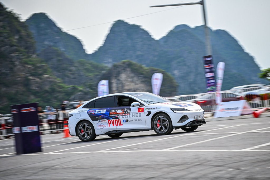 8 Thi dau 42.jpg