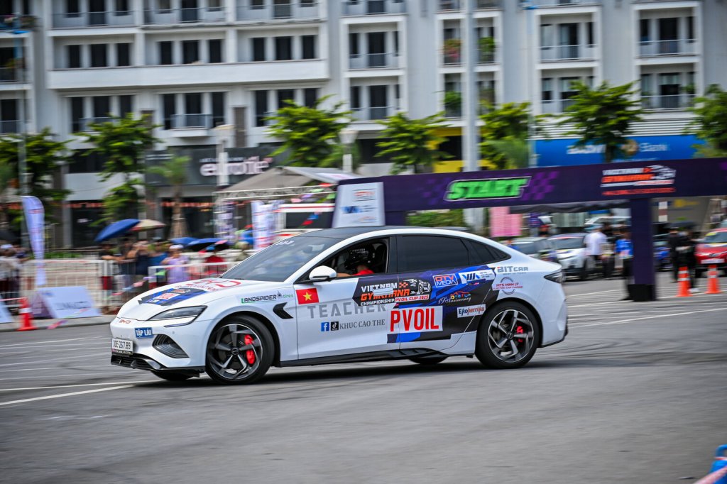 8 Thi dau 43.jpg
