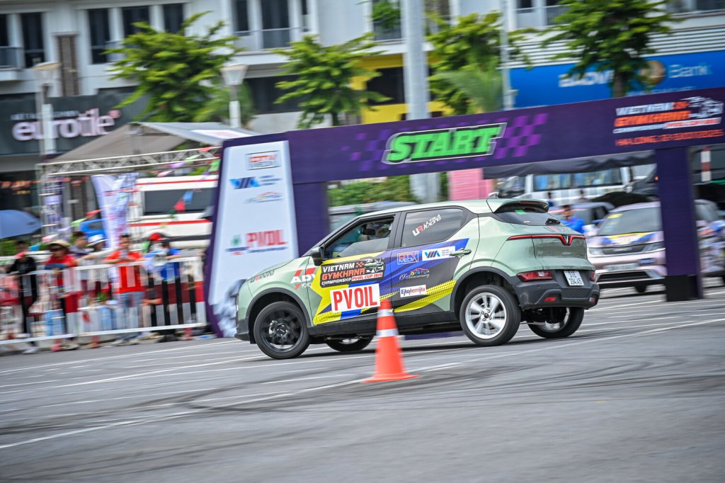 8 Thi dau 31.jpg