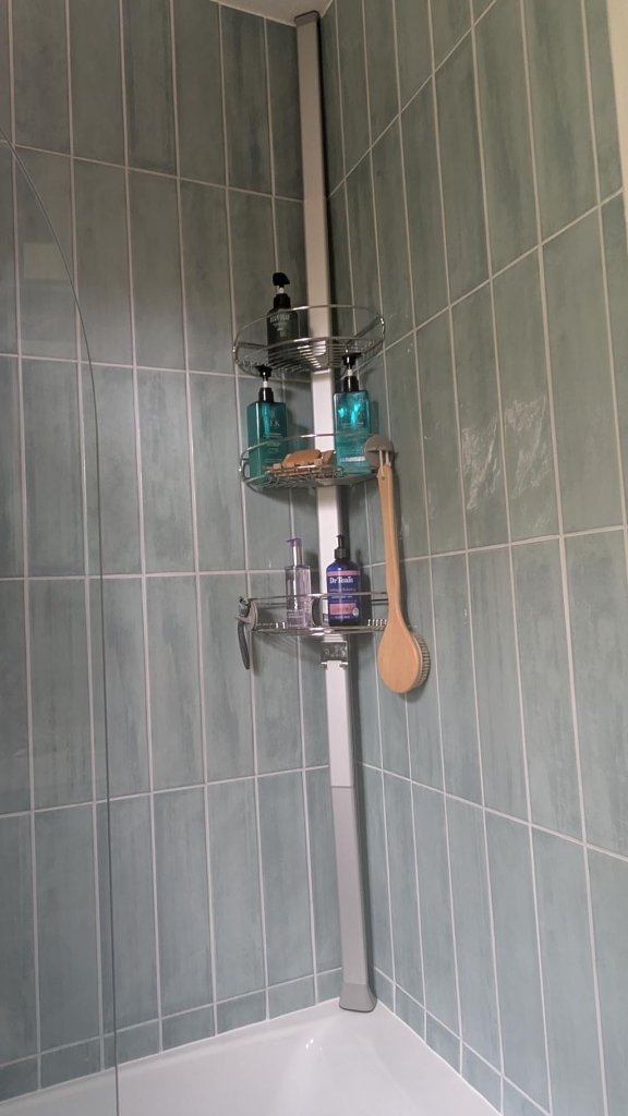 Giá kệ góc treo dụng cụ nhà tắm loại chống sàn và trần Simplehuman BT106214.jpg