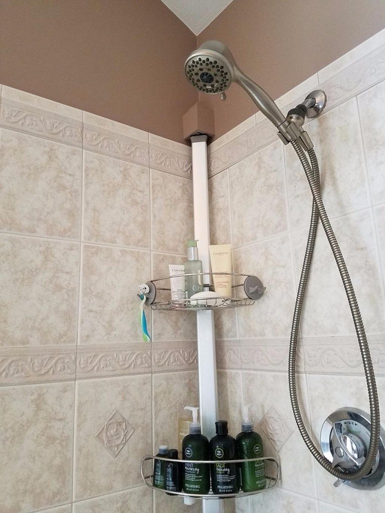 Giá kệ góc treo dụng cụ nhà tắm loại chống sàn và trần Simplehuman BT106224.jpg