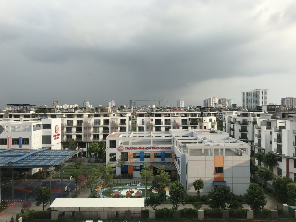 Nhin tu K6A-B605 ban cong vuot mai.jpg