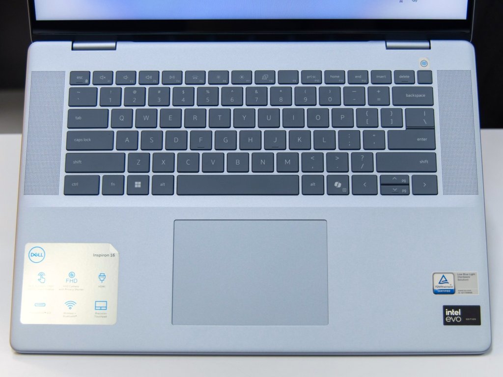 Dell Inspiron 7640 1.jpg