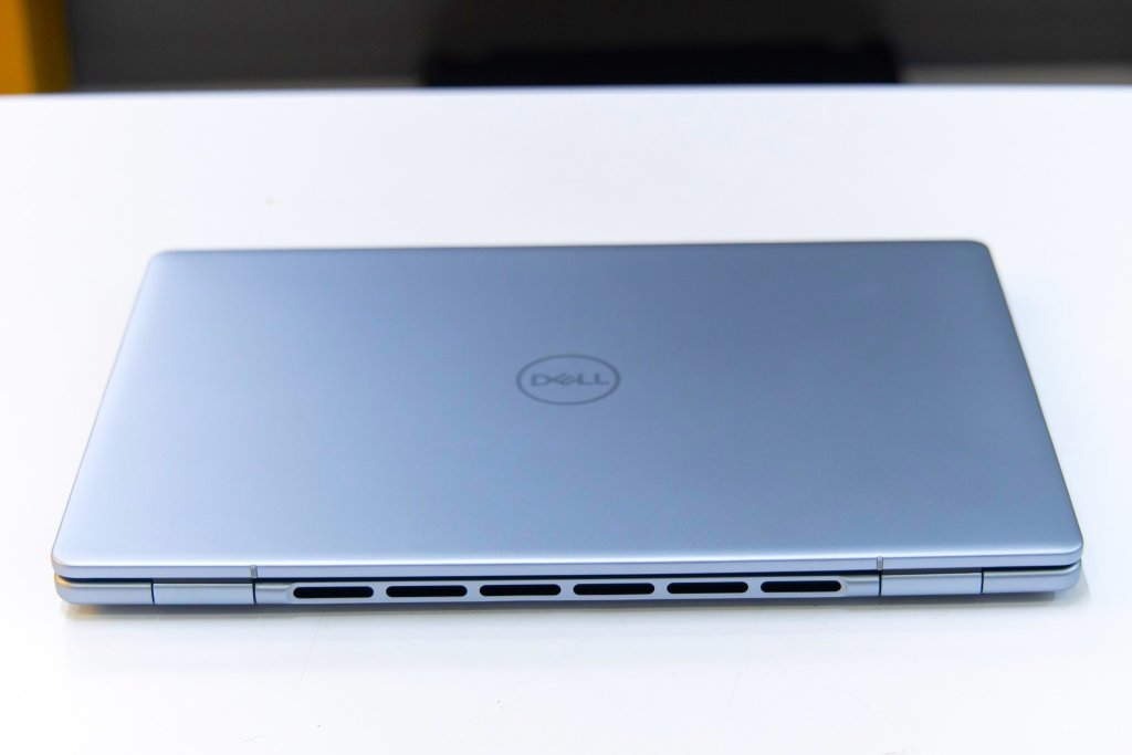 Dell Inspiron 7640 5.jpg