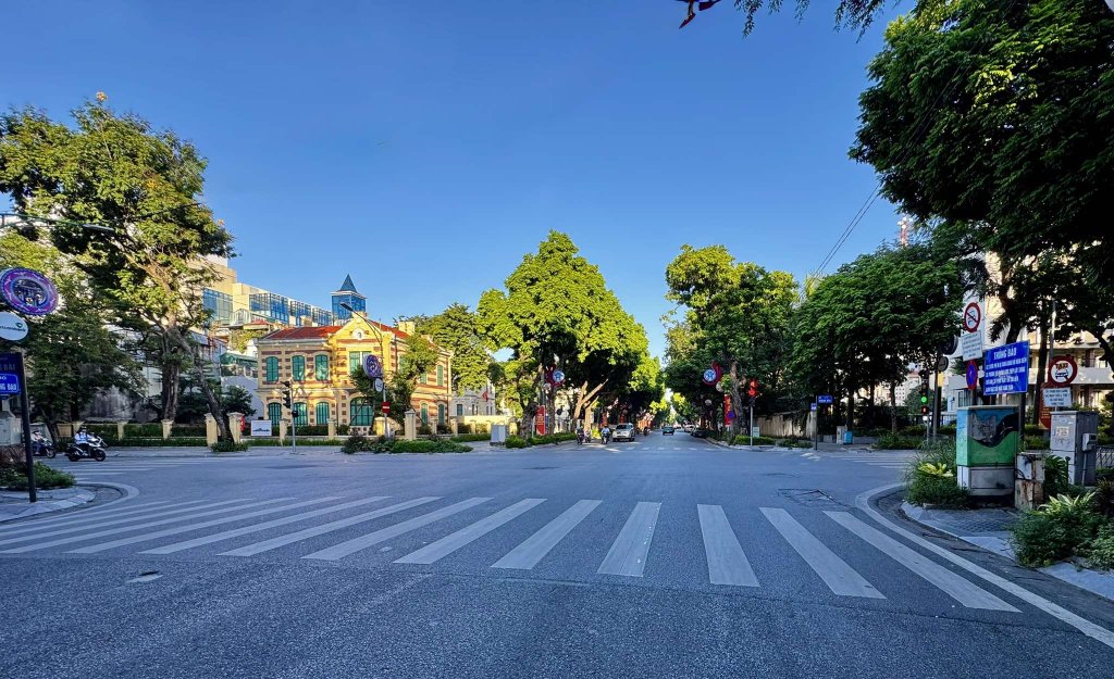 Ngã tư Trần Hưng Đạo.jpg