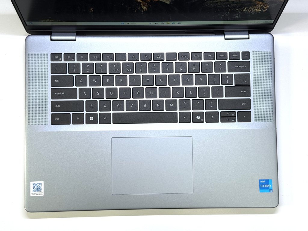 Dell Inspiron 7640 Plus 3.jpg