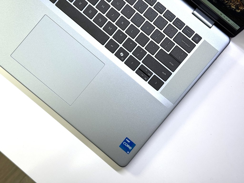 Dell Inspiron 7640 Plus 4.jpg