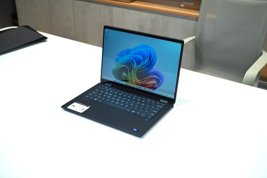 HP Omnibook X Flip 14 (1).JPG