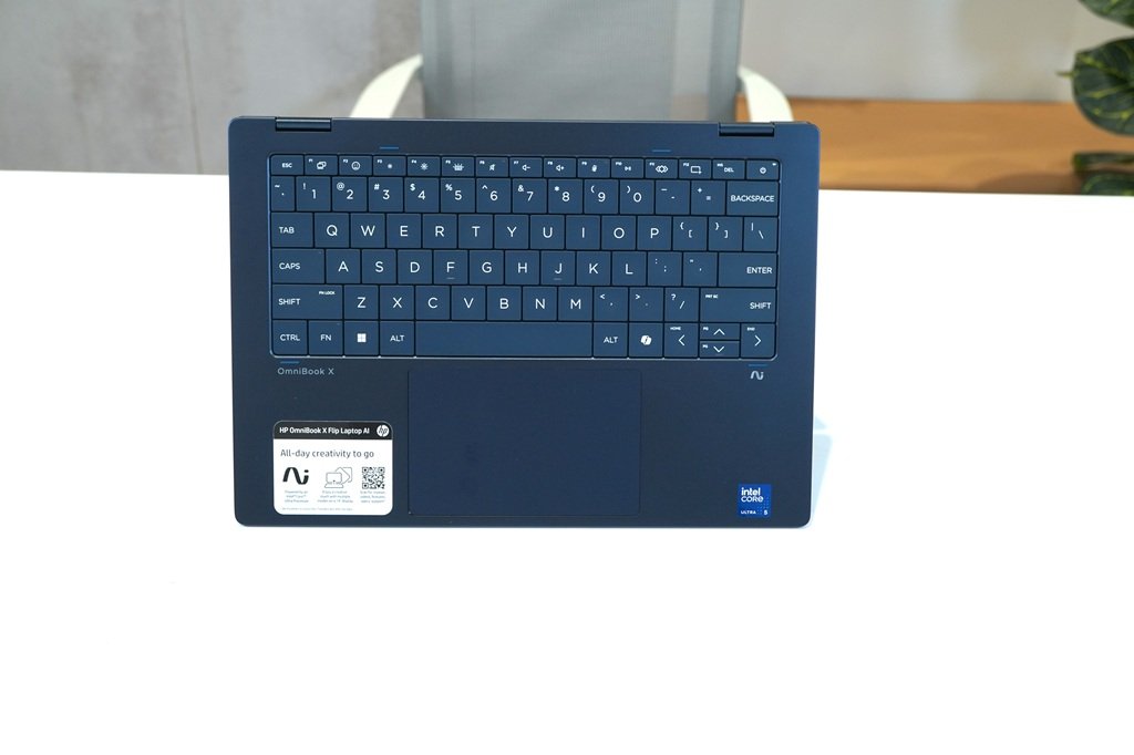 HP Omnibook X Flip 14 (3).JPG