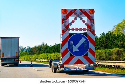 arrow-down-right-road-sign-260nw-1689399544.jpg