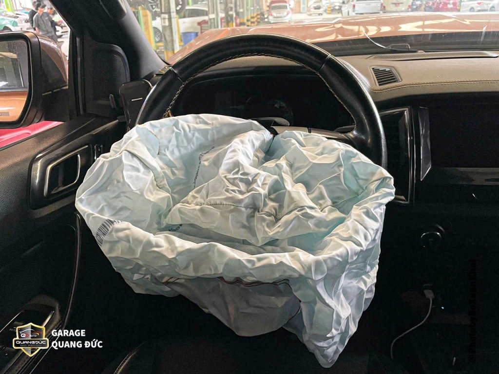FORD RANGER MÀU CAM - TAI NẠN ĐẦU ĐUÔI, BUNG TÚI KHÍ quangducauto khaiphuchoi (219).jpg