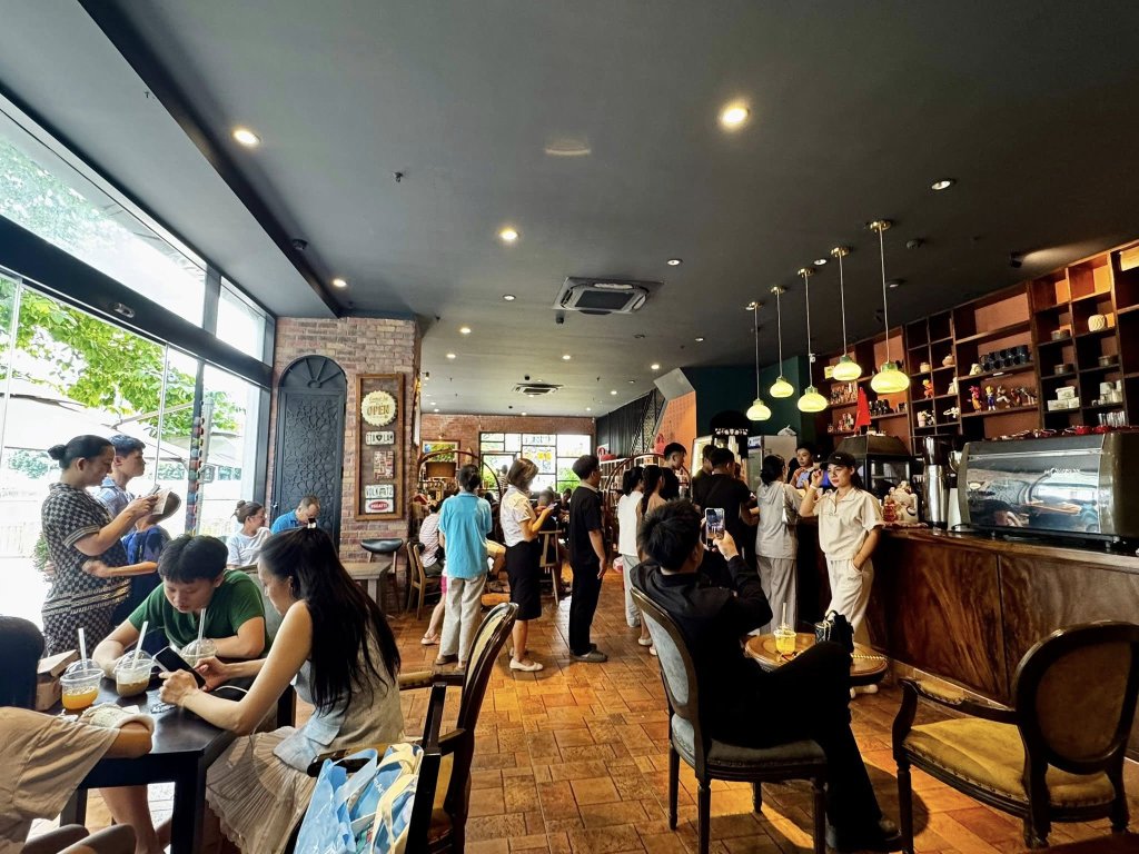cafe T6.jpg