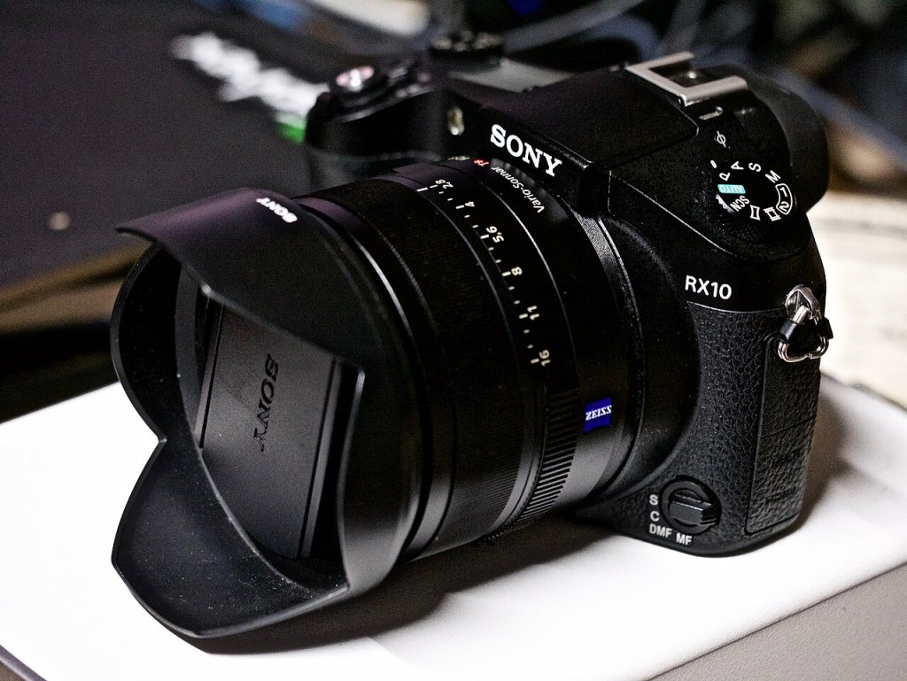 Sony_Cyber-shot_DSC-RX10.jpg