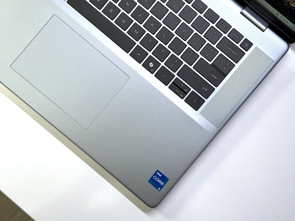 Dell Inspiron 7640 Plus 2.jpg