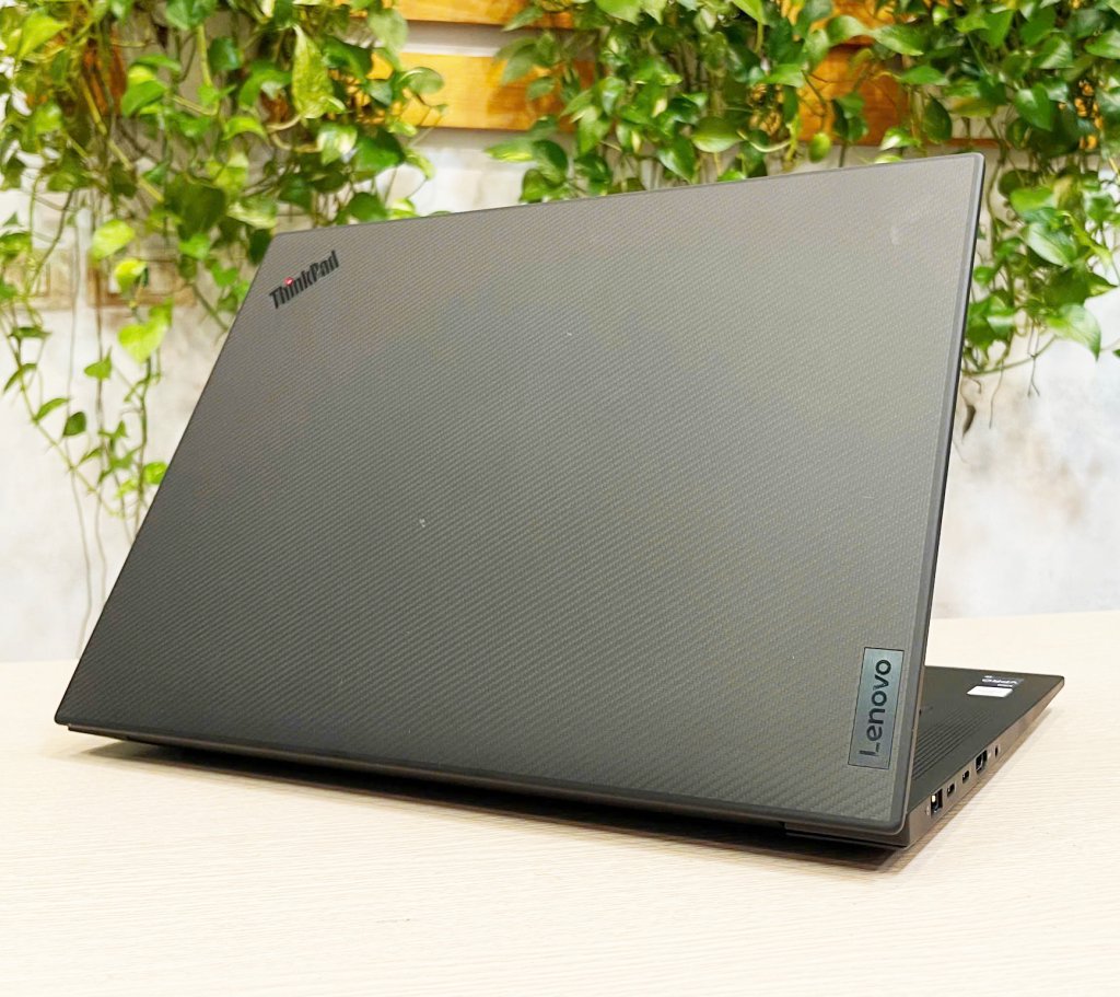 Thinkpad Mobile Worktasion P1 Gen 5.jpg