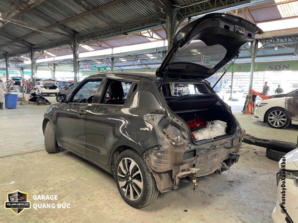 SUZUKI SWIFT -  ĐỔI MÀU TỪ XÁM SANG XANH LÁ TRỪ NÓC KHAIPHUCHOI QUANGDUCAUTO (10).jpg