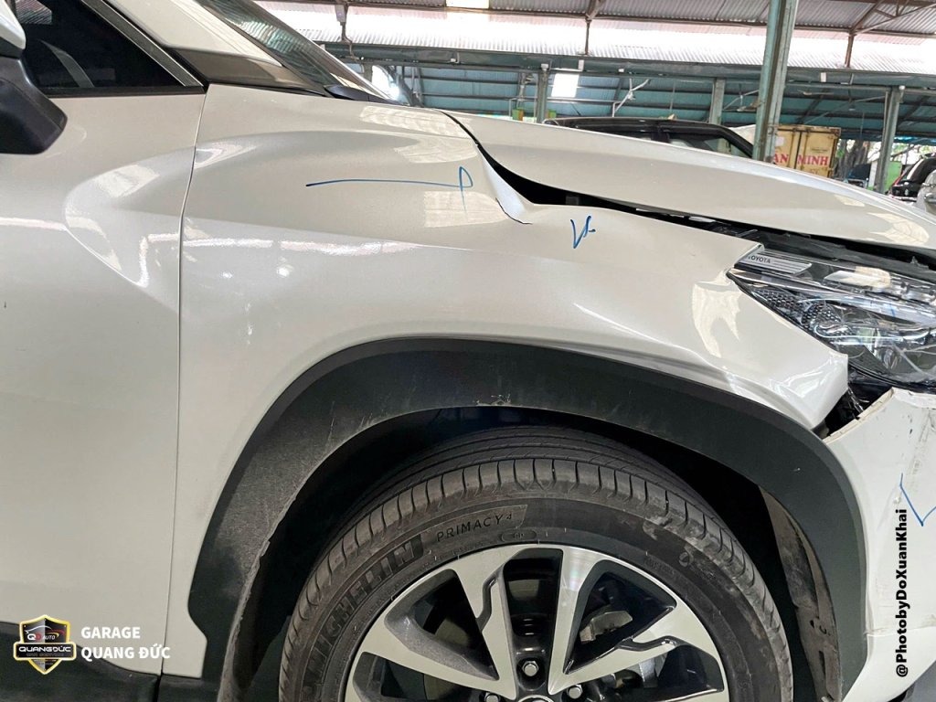TOYOTA COROLLA CROSS 2024 - ĐÂM VỠ PHA PHỤ, MÓP TAI, RÁCH CẢN PHỤ kahiphuchoi quangduc (17).jpg
