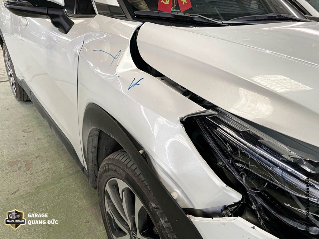 TOYOTA COROLLA CROSS 2024 - ĐÂM VỠ PHA PHỤ, MÓP TAI, RÁCH CẢN PHỤ kahiphuchoi quangduc (28).jpg