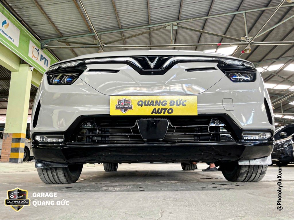 VINFAST VF8 - SƠN ỐP QUANH XE ĐEN BÓNG quangduc khaiphuchoi (43).jpg