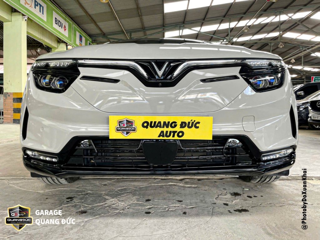 VINFAST VF8 - SƠN ỐP QUANH XE ĐEN BÓNG quangduc khaiphuchoi (56).jpg