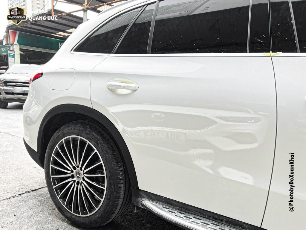 MERCEDES GLC300 2023 TRẮNG - XƯỚC MÓP HÔNG CỬA PHỤ Quangduc khaiphuchoi (42).jpg