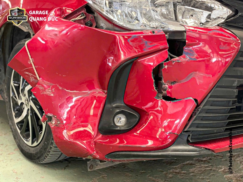 TOYOTA VIOS 2022 ĐỎ - TAI NẠN BÊN PHỤ VỠ ĐÈN, RÁCH CẢN, MÓP CAPO, MÓP TAI quangducauto khaiphu...jpg
