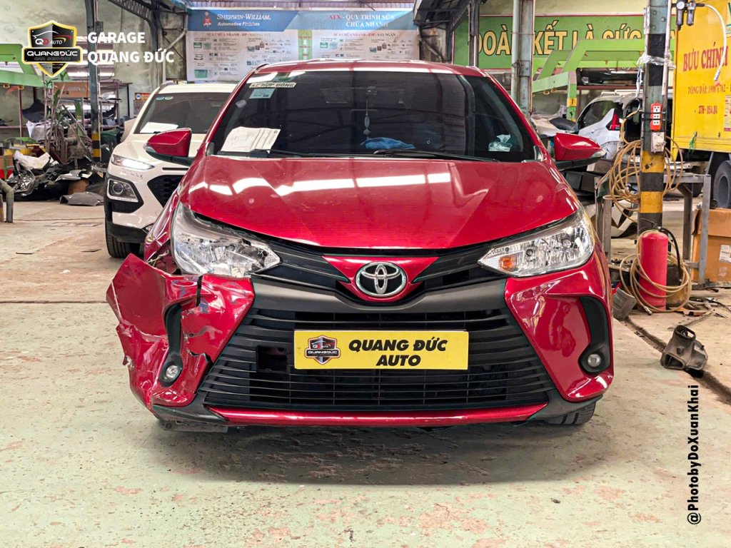 TOYOTA VIOS 2022 ĐỎ - TAI NẠN BÊN PHỤ VỠ ĐÈN, RÁCH CẢN, MÓP CAPO, MÓP TAI quangducauto khaiphu...jpg