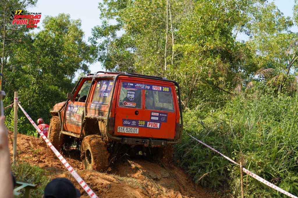 Vulcan4x4f.jpg