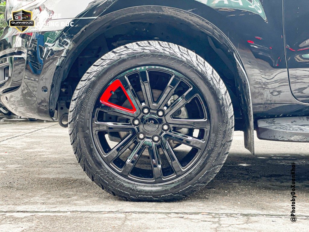 FORD EVEREST - SƠN LAZANG ĐEN BÓNG ĐIỂM ĐỎ quangducauto khaiphuchoi (7).jpg