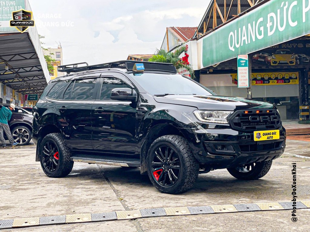 FORD EVEREST - SƠN LAZANG ĐEN BÓNG ĐIỂM ĐỎ quangducauto khaiphuchoi (22).jpg
