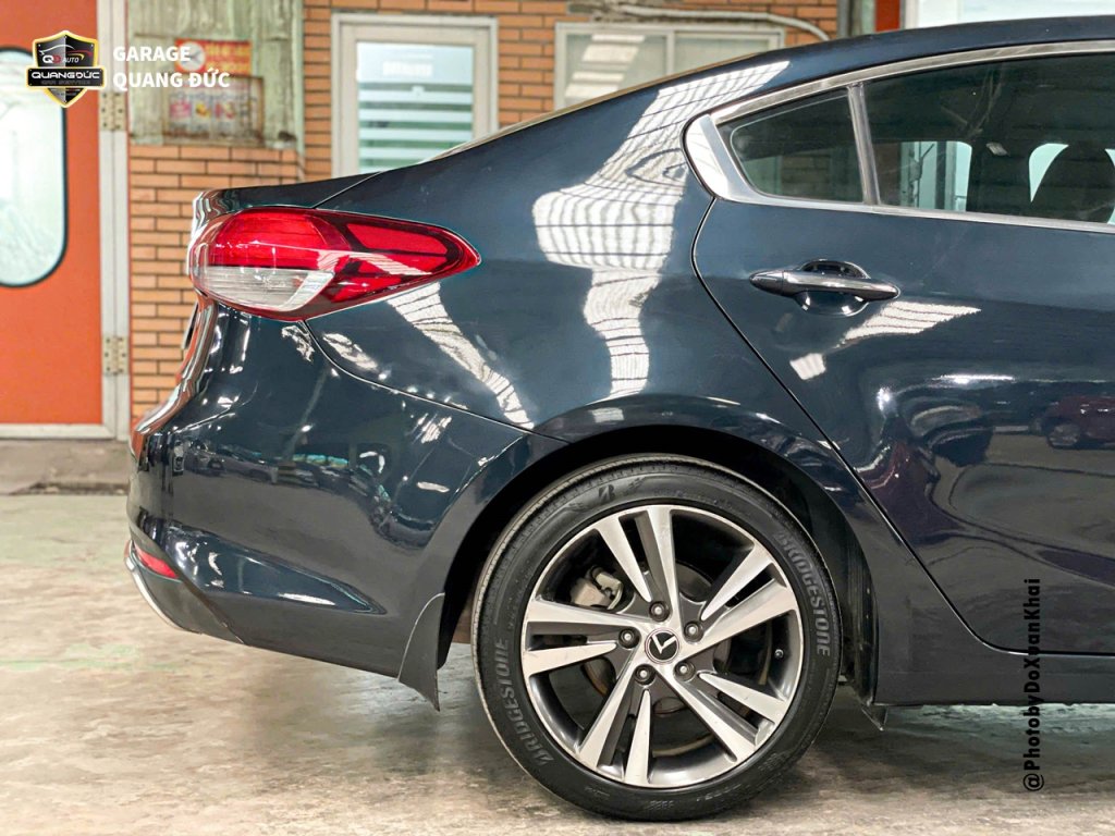 KIA CERATO XANH - ĐÂM ĐUÔI NẶNG biến dạng nắp cốp, khoang cốp, vỡ đèn, kính quangducauto Khaip...jpg