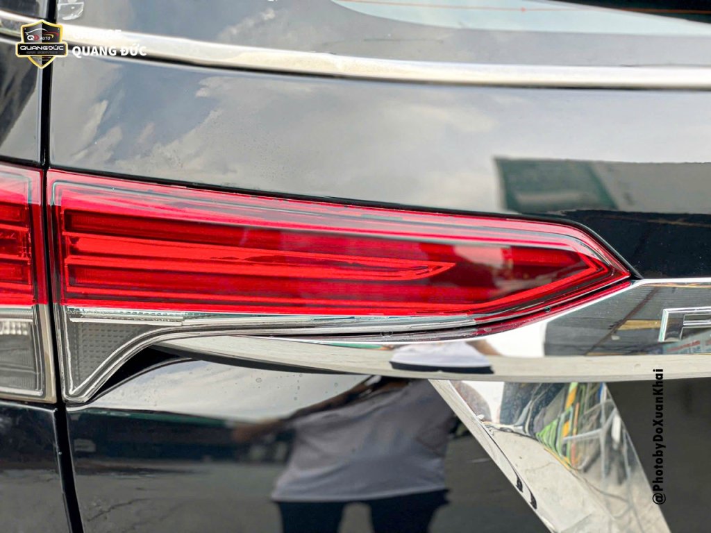 TOYOTA FORTUNER ĐEN - MÓP NẮP CỐP, VỠ ĐÈN HẬU quangducauto khaiphuchoi (5).jpg