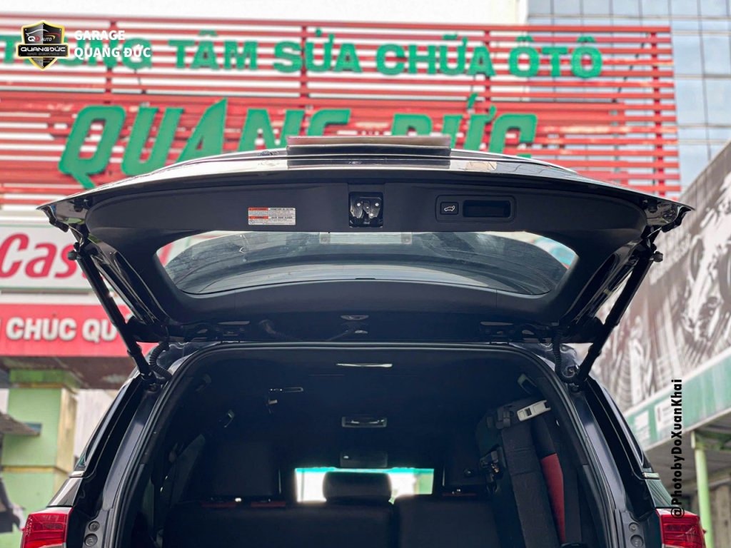 TOYOTA FORTUNER ĐEN - MÓP NẮP CỐP, VỠ ĐÈN HẬU quangducauto khaiphuchoi (9).jpg