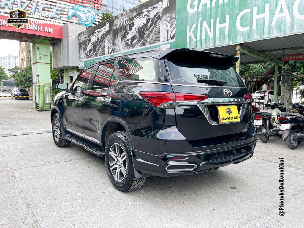 TOYOTA FORTUNER ĐEN - MÓP NẮP CỐP, VỠ ĐÈN HẬU quangducauto khaiphuchoi (12).jpg