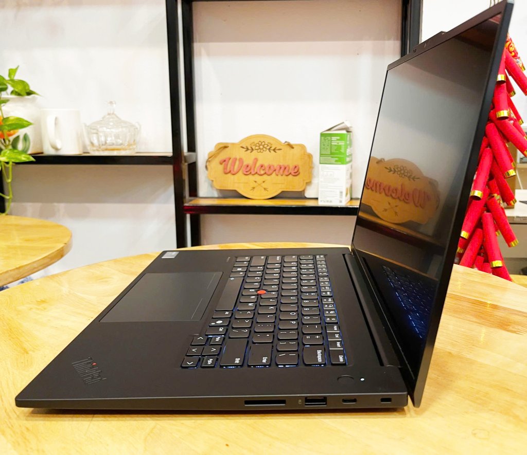 ThinkPad P1 Gen 7.jpg