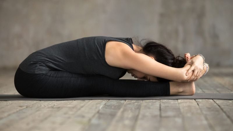 10-bai-tap-yoga-giup-ban-cai-thien-tri-nho-dau-oc-minh-man-202302090750448518.jpg