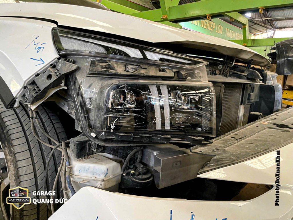 HYUNDAI SANTAFE TRẮNG - RÁCH CẢN VỠ ĐÈN GÃY GƯƠNG CHIẾU HẬU quangduc khaiphuchoi (13).jpg