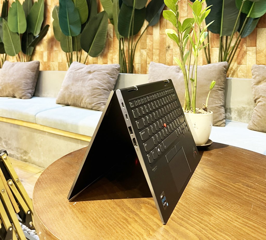 ThinkPad X1 Yoga Gen 7.jpg