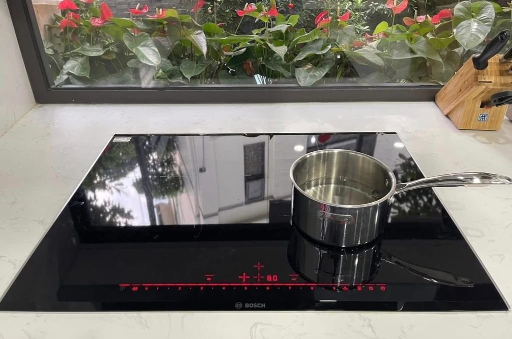 Bếp từ 3 vùng nấu Series 8 Bosch PID775DC1E5.jpg