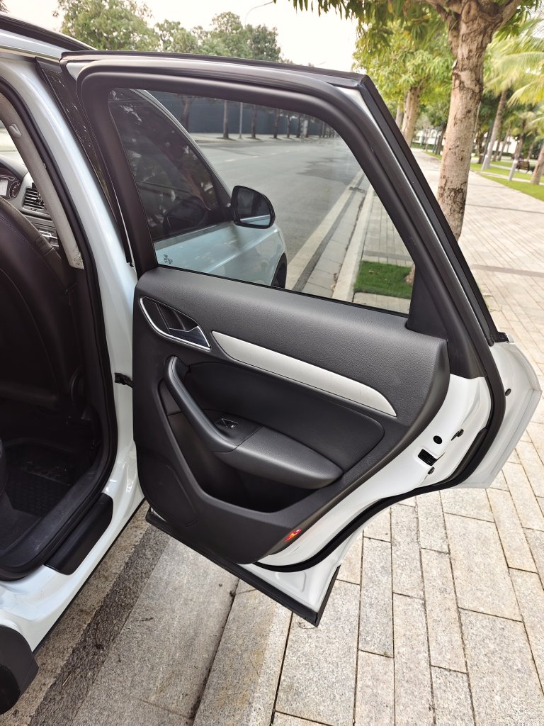 Audi Q3 2012 (13).jpg