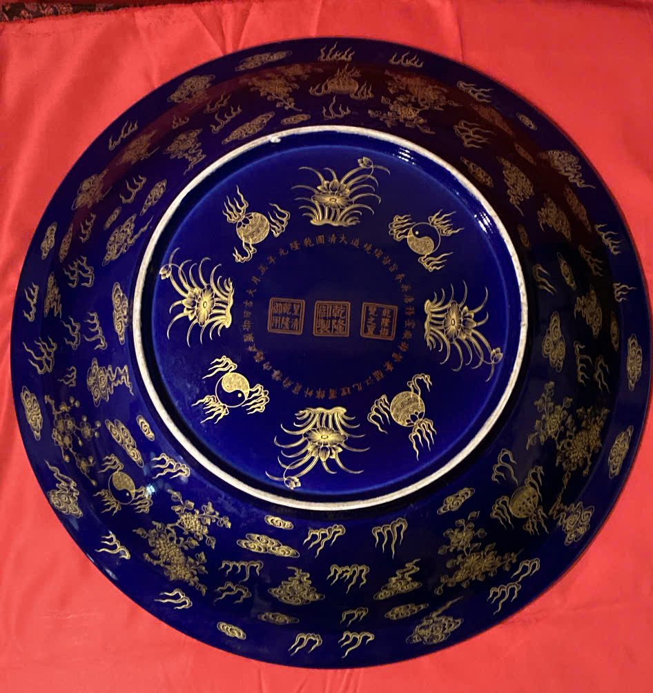 Đĩa men Sapphire vẽ ngũ long hiệu đề càn long ngự lãm chi bảo- (6).jpg