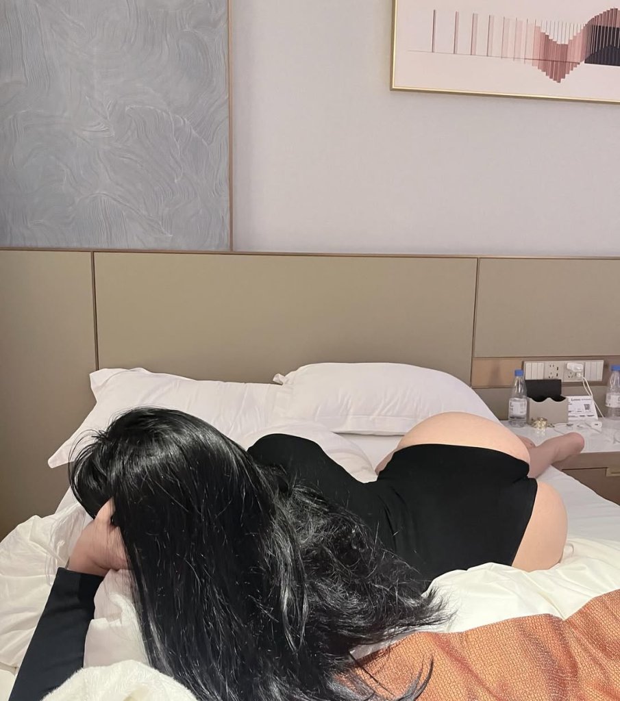 នាំប្អូន graduation 🧑_🎓 មកដើរលេង តែកុំមើលអ្នកនាំចា៎🤭🤣 (1).jpg